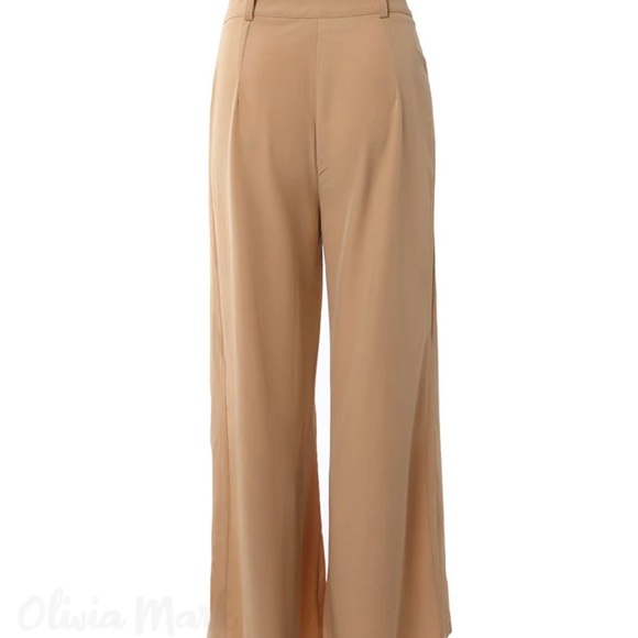 NWT Wide leg ruched tan pants. Super cute! Never worn. - Picture 5 of 9